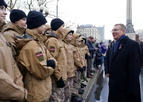 Церемония возложения цветов к памятнику Свободы (18.11.24)