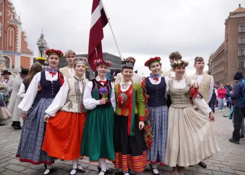 Юбилейное шествие "Надень народный костюм в честь Латвии" (04.05.25)