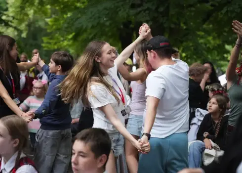 В Верманском саду - танцы и веселье под ритмы постфолк-группы Rikši