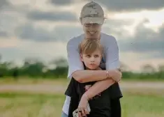 "Ты опять новую фигню выпустила?" Сын Ксении Собчак обрушился на мать с критикой