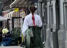 "Фото, которое говорит больше, чем слова!" В соцсетях обсуждают снимок участницы Праздника песни и танца