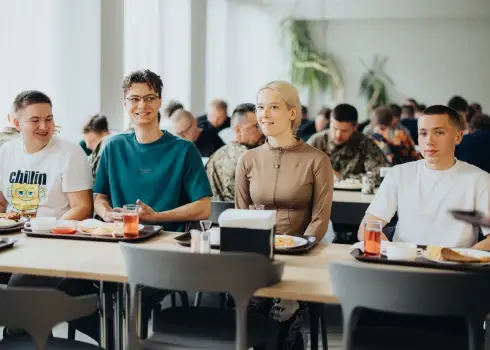 Столовая, о которой можно мечтать! Так питаются солдаты на базе в Латвии