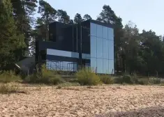 Вместо спасательной станции пионерского лагеря - модный серфинг-клуб: в Саулкрасты откроется новое место у моря