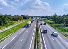 Хорошие новости для латвийских автоводителей - дорога в Европу стала быстрее и лучше