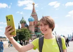 В тур - нельзя, к бабушке - можно: почему Латвия вводит новые правила для поездок в Россию и Беларусь
