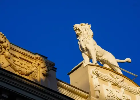 Уникальные и прекрасные жемчужины фасадов зданий в центре Риги