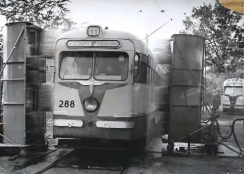 Историческая мойка общественного транспорта Риги