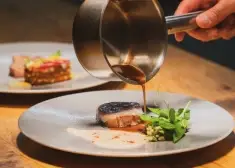 Исследование показало, что жители Латвии много денег в ресторанах и столовых не оставляют