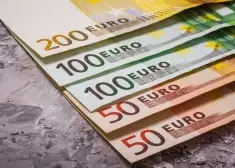 В ЕС вводят новые ограничения на использование наличных денег частными лицами. В соцсетях уже паникуют