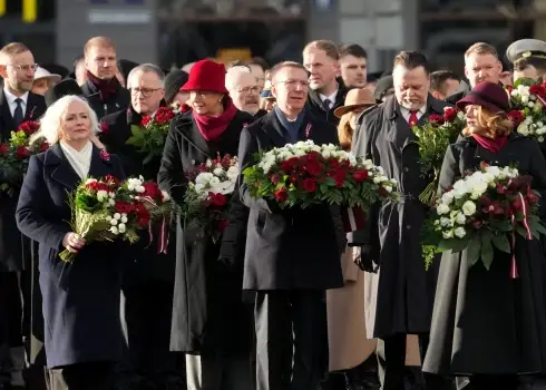 Возложение цветов к памятнику Свободы (18.11.25)