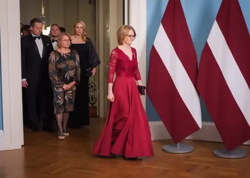 Гости прибывают в Рижский замок на торжественный прием (18.11.25)