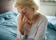 Язык знает, но письменную часть сдать не может: история женщины, которую вскоре могут выдворить из Латвии