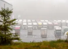 "Это рэкет": Беларусь не хочет выпускать литовские грузовики со своей территории и грозит конфискацией