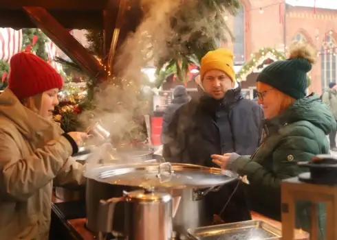 На Домской площади, открылась Рождественская ярмарка (28.11.25)