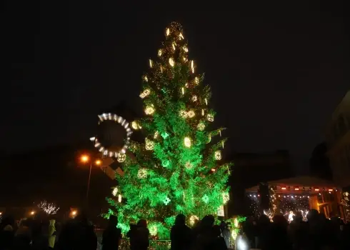 Зажжение елки на Ратушной площади (2025)