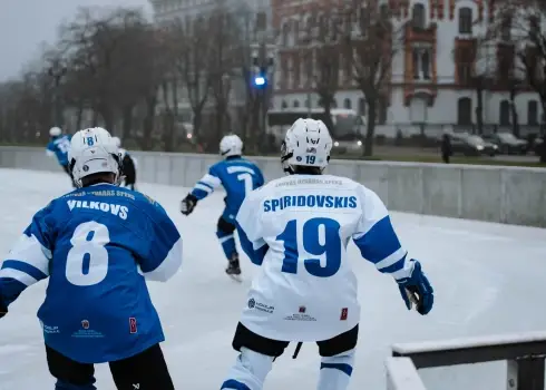 Открытие катка на Эспланаде в центре Риги (02.12.2025)