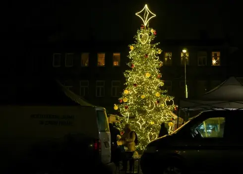 Зажжение елки в Яунлиепае (2025)