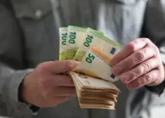 Эксперты заявили, что пенсионная система в Латвии не обеспечит людям достойную старость. Что можно сделать?