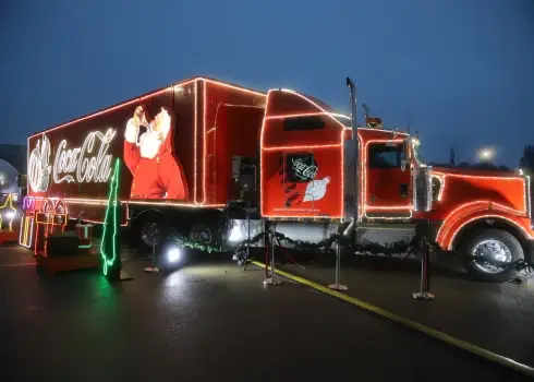 Легендарный грузовик Coca-Cola в Риге (2025)