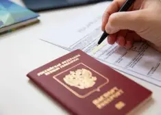 Найдя хитрую лазейку, россияне стали массово получать гражданство страны ЕС