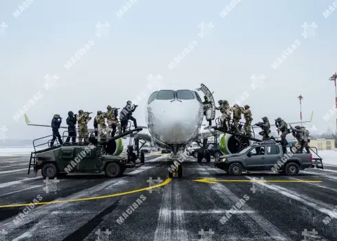 В Рижском аэропорту отработали освобождение заложников из захваченного самолета