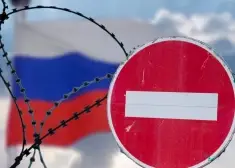 В Европе заинтересовались массовыми увольнениями россиян в Латвии, под которые попал даже врач Навального