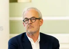 Чего мы ждем от таких переговоров? Роберт Зиле объяснил, почему Европа не должна говорить с Россией