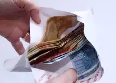 Минфин Латвии отказался от идеи следить за наличными от 750 евро