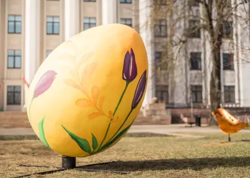 Украшенная к Пасхе Лиепая в 2026 году