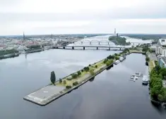 В Риге выбрали проект будущего AB дамбы: там за 20 млн евро хотят построить мост Чаксте и новую прогулочную зону