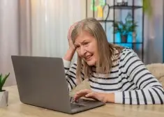 Жители Латвии не понимают - почему пенсия вдруг стала меньше? Объясняет VSAA