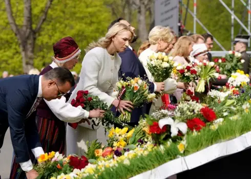 Возложение цветов к памятнику Свободы (04.05.2026)