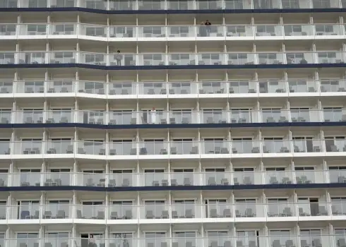 Круизный лайнер Mein Schiff Relax в Риге
