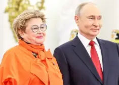 "А это точно она?" Неузнаваемая звезда советского экрана получила орден от Путина